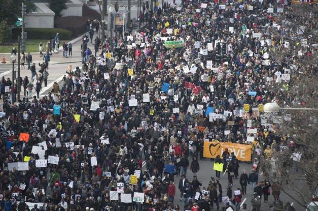 Des milliers de manifestants aux USA contre les violences envers les Noirs