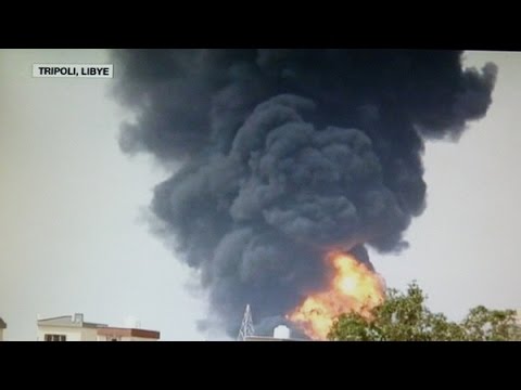 Libye: Raids aériens à Misrata, l’incendie d’un terminal pétrolier s’étend