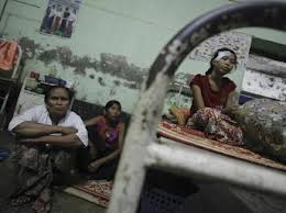 Fuite massive de la minorité musulmane de Birmanie (ONG)