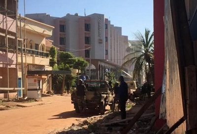 Fin de la prise d’otages à l’hôtel de Bamako, plus d’une vingtaine de morts