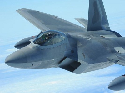 Les USA déploient des chasseurs ultra-modernes F-22 en Europe