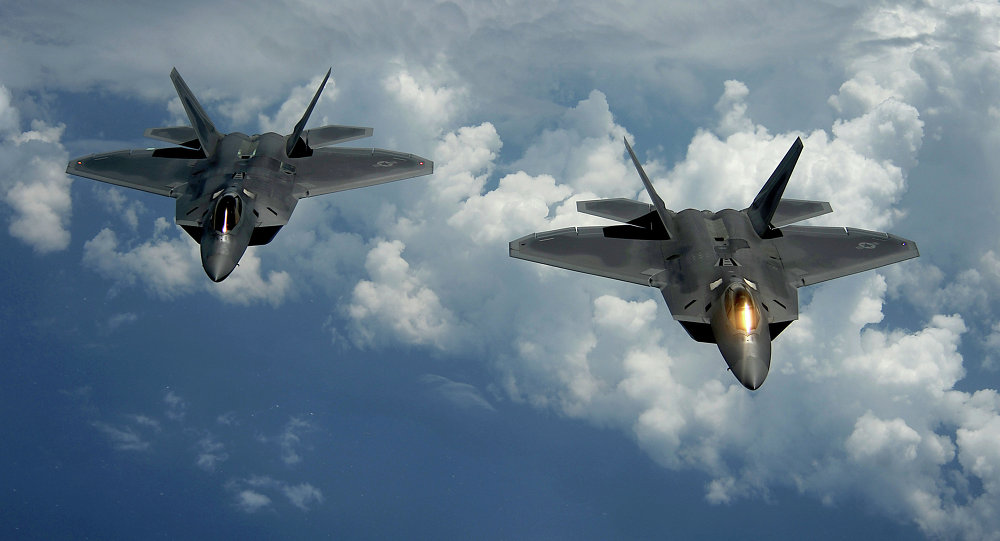 Washington déploie des chasseurs furtifs F-22 en Europe