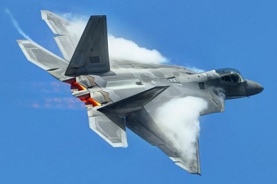 Deux chasseurs ultra-modernes américains F-22 ont atterri en Pologne