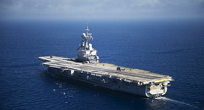 Le porte-avions français Charles de Gaulle fait route vers le Golfe