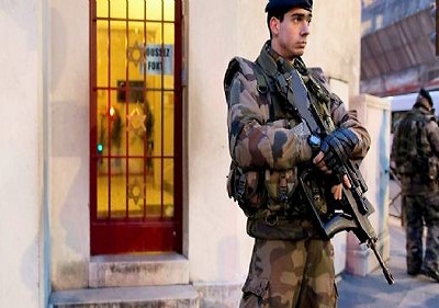 France: trois militaires agressés, dont deux blessés, devant un centre juif