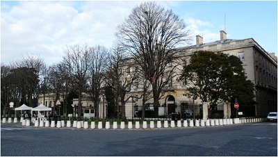 Le toit de l’ambassade US à Paris soupçonné d’abriter les 