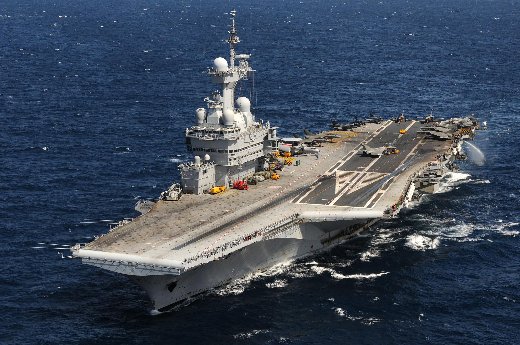 Le porte-avions français Charles de Gaulle a appareillé de Toulon