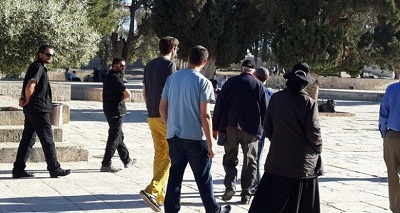 Tensions à AlAqsa après le brandissement du drapeau israélien