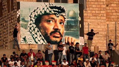 Les Palestiniens annoncent savoir qui a tué Arafat, accusent 