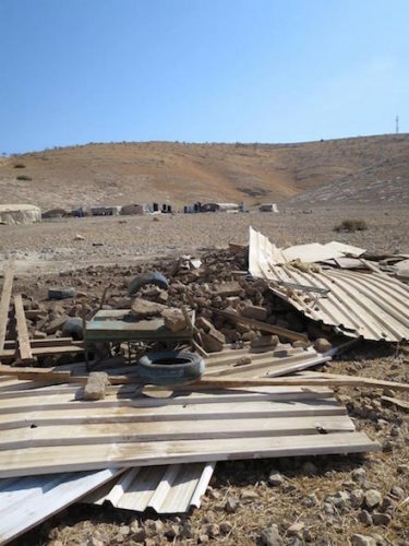 Les bulldozers israéliens écrasent une pauvre école palestinienne (images)