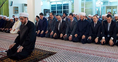 Assad assiste à la prière du Fitr dans une mosquée de Damas