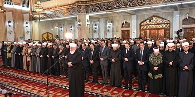 Assad assiste à des célébrations musulmanes dans une mosquée de Damas