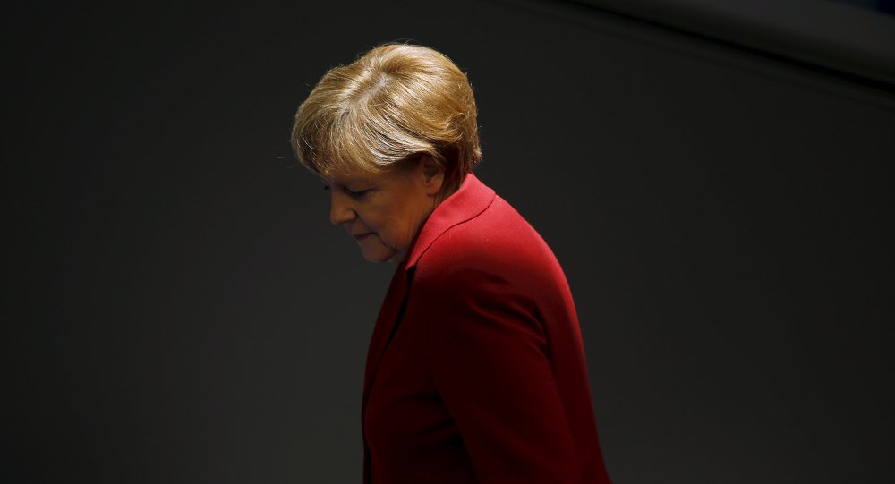 Merkel attaquée de toutes parts