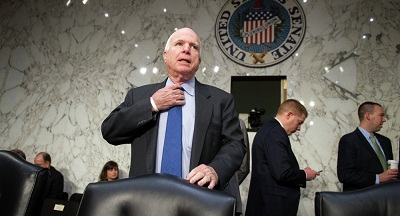 McCain voit rouge: l’Europe veut lever les sanctions antirusses!