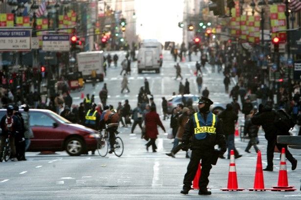 Un homme tente de mettre le feu à une Britannique en hijab en plein Manhattan