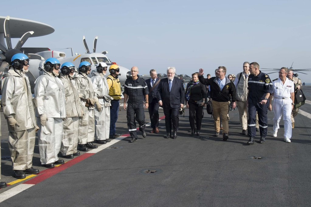 Le chef du Pentagone va se rendre sur un porte-avions américain en mer de Chine