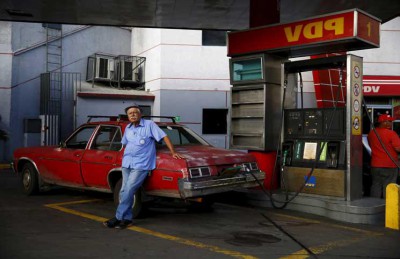 Venezuela: face à la crise, le président augmente l’essence de 6.000%