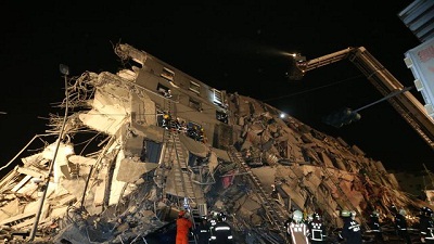 Taïwan: un séisme fait sept morts, 30 personnes piégées dans des décombres