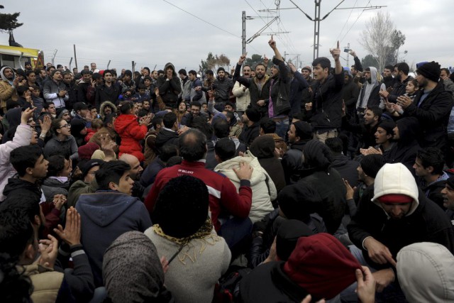 Jusqu’à 70 000 migrants pourraient être «coincés» en Grèce en mars