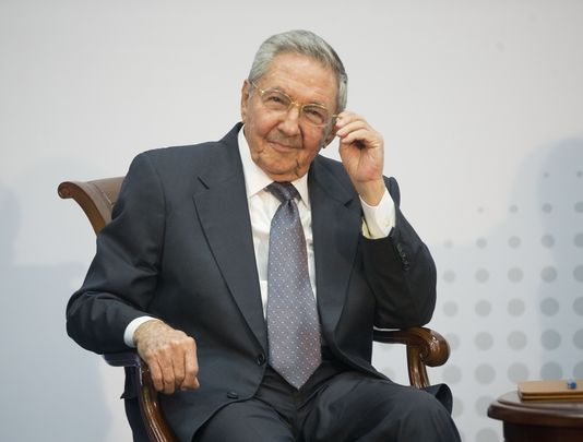 Première visite officielle de Raul Castro en France