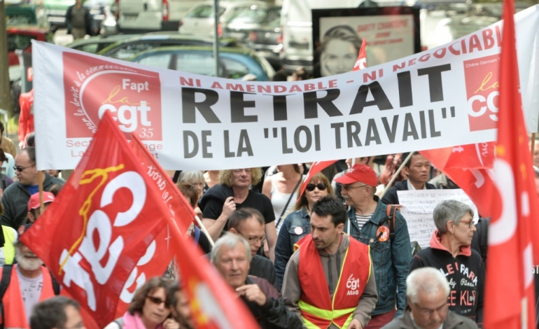 France: grève dans les transports et bras de fer sur la loi travail
