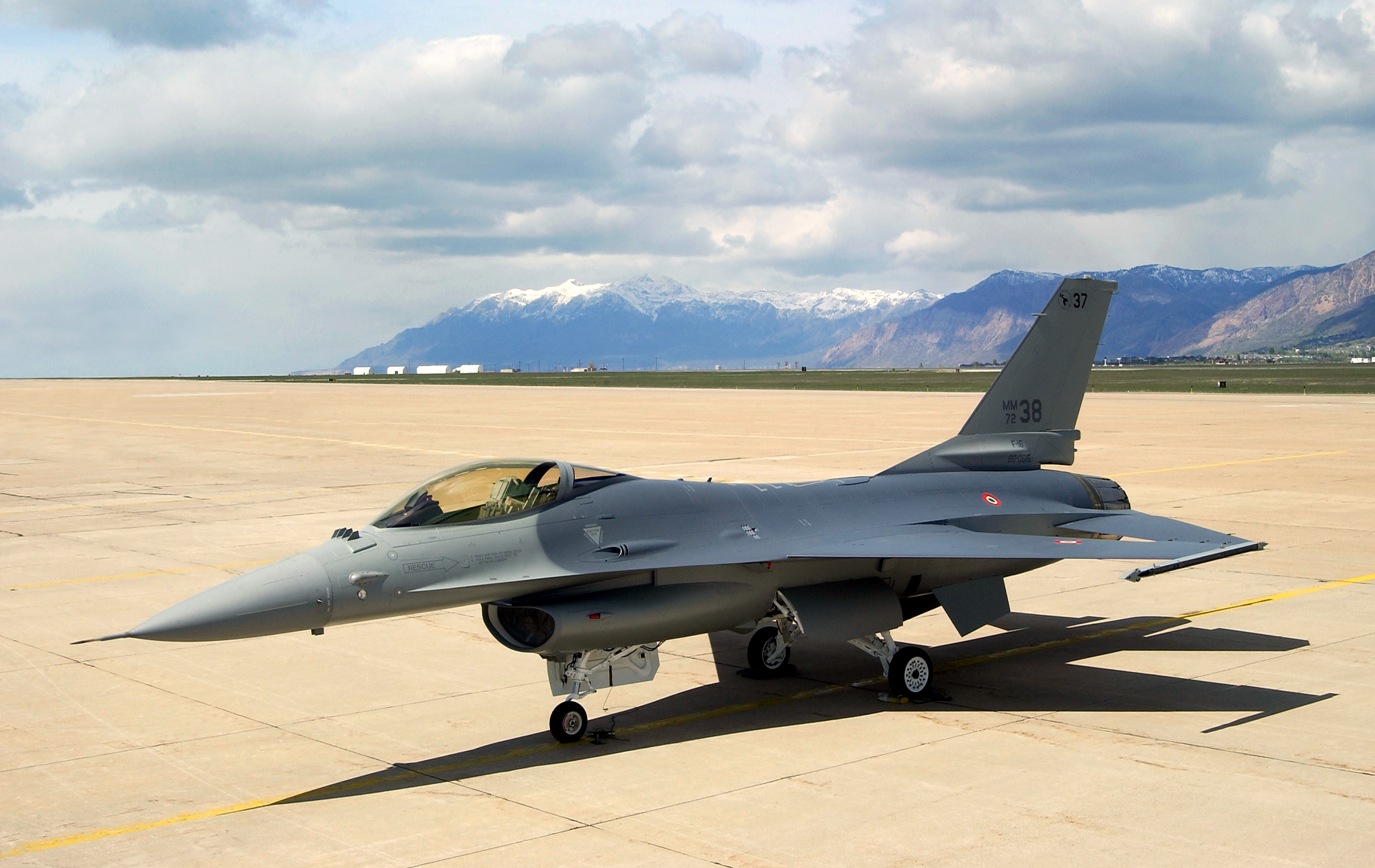 Coalition anti-EI: quatre F-16 polonais s’envolent pour le Koweït
