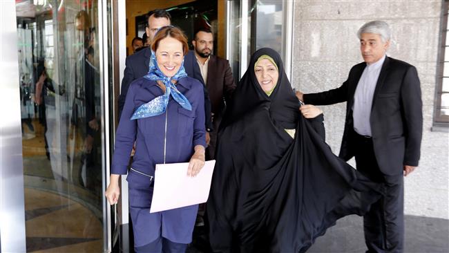 Ségolène Royal critique le refus des banques françaises de venir en Iran
