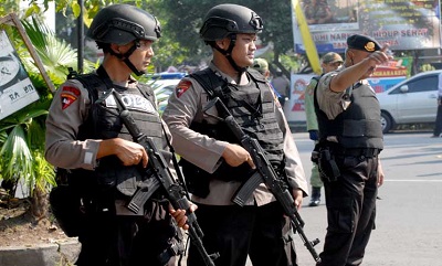 Indonésie: attaque suicide liée à Daesh contre un commissariat