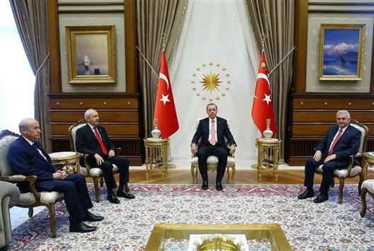 Le gouvernement turc va élaborer une nouvelle Constitution avec l’opposition