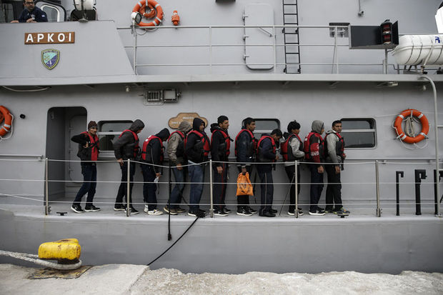 Arrivée en Turquie du premier ferry de migrants renvoyés de Grèce