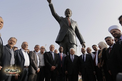 Johannesburg offre une statue géante de Nelson Mandela aux Palestiniens