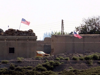 Syrie: le drapeau américain hissé dans une province kurde de Raqqa

