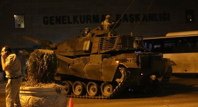 Remaniement d’ampleur de l’armée attendu en Turquie, les purges s’accélèrent