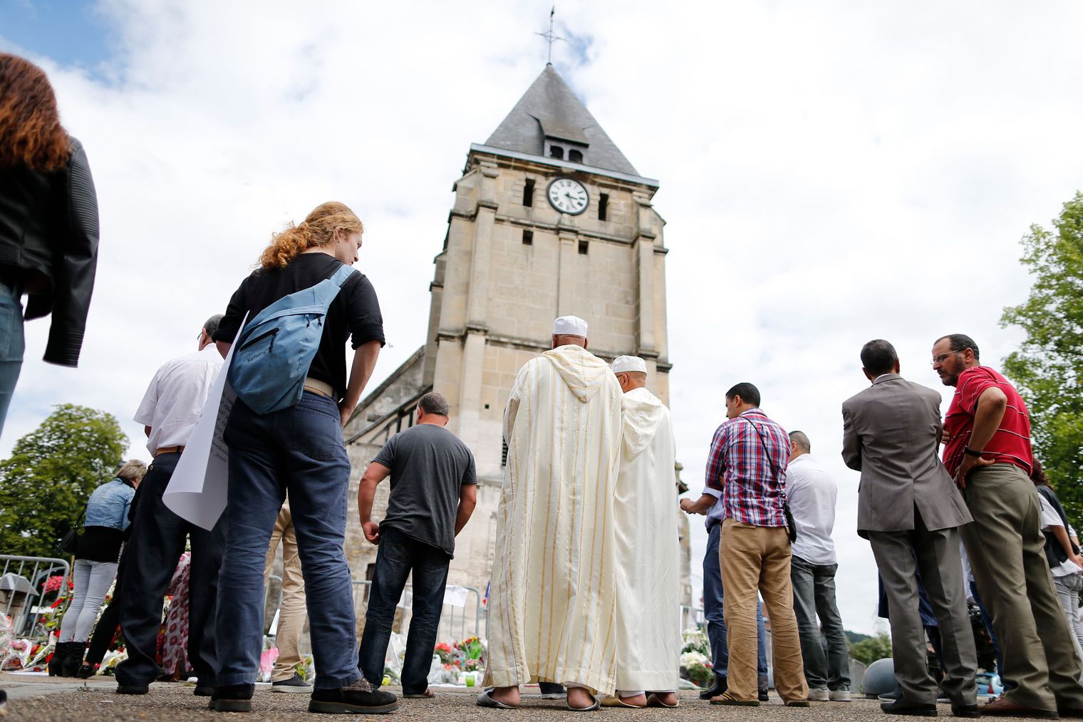 France/attentats: journée d’hommages au prêtre assassiné, l’enquête progresse