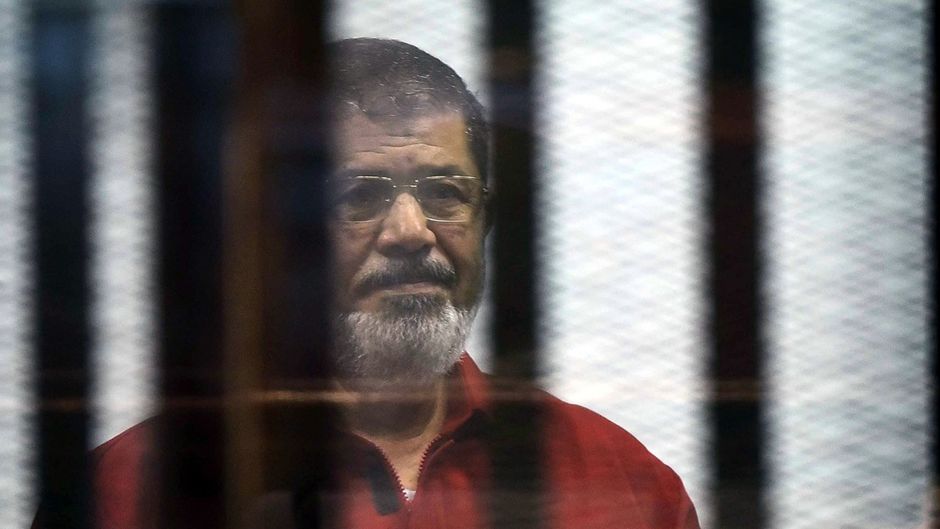 Egypte: report du verdict du procès de Morsi pour espionnage