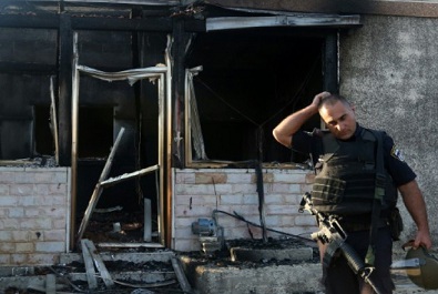 Les colons sionistes incendient une maison voisine de celle de Dawabcheh