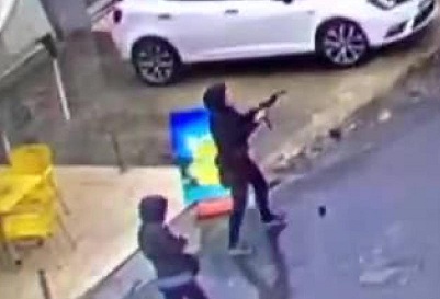 La police tue deux militantes  qui ont attaqué un poste de 
police à Istanbul