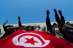 Des milliers de Tunisiens fuient la Tunisie vers l’Europe