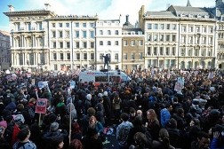 Rassemblement anti-austérité: les manifestants affluent au centre de Londres
