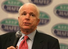 Libye: le sénateur américain John McCain à Benghazi 
