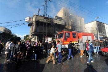 Tunisie: des postes de police attaqués, quatre blessés graves