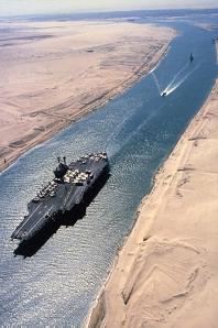 Deux navires de guerre israéliens traversent le canal de Suez