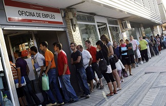 Près de cinq millions de chômeurs espagnols, à trois semaines des élections 
