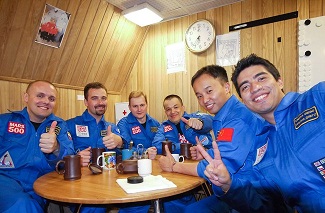Retour de six astronautes après un voyage simulé sur Mars
