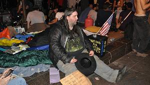 La police évacue le square des anti-Wall Street à New York