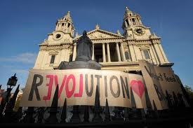 Les indignés de Londres défient les autorités en refusant de lever le camp
