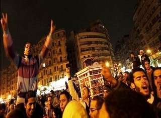 Los Egipcios Celebran el Primer Aniversario de la Revoluci&oacuten