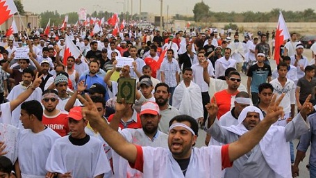 Fuerzas de Bahrein Atacan a Manifestantes Anti-Régimen en Eker