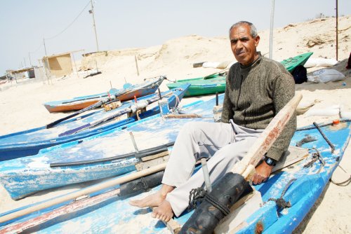 Gaza: Muere un Pescador Palestino Herido por Disparos de Barcos Israel&iacutees