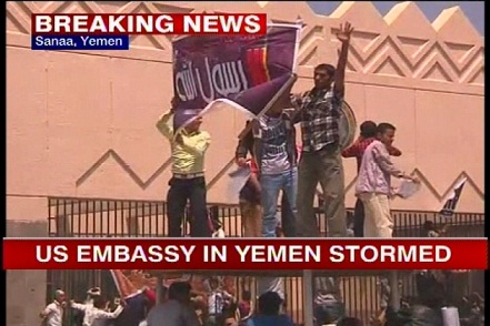 Manifestantes Asaltan la Embajada de EEUU en Yemen